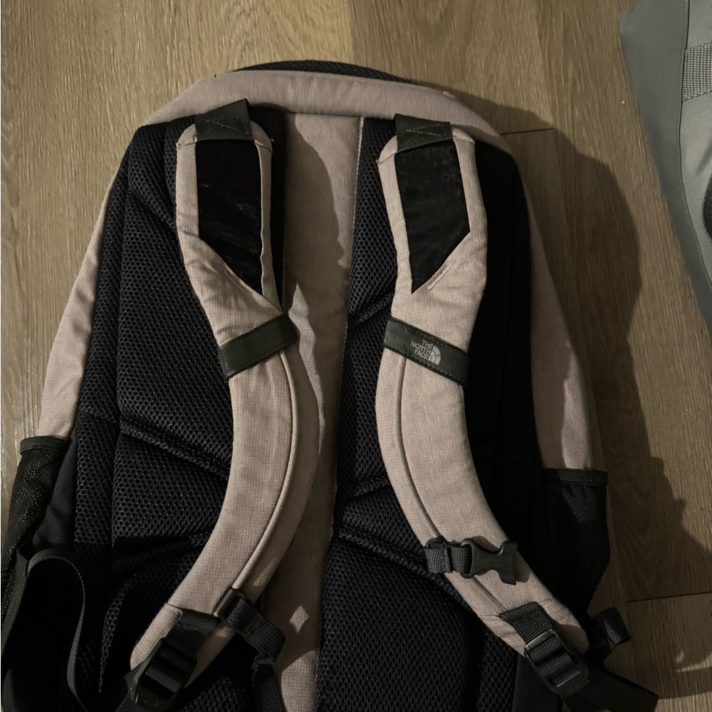 The North Face women’s Backpack - Picture 4 of 4